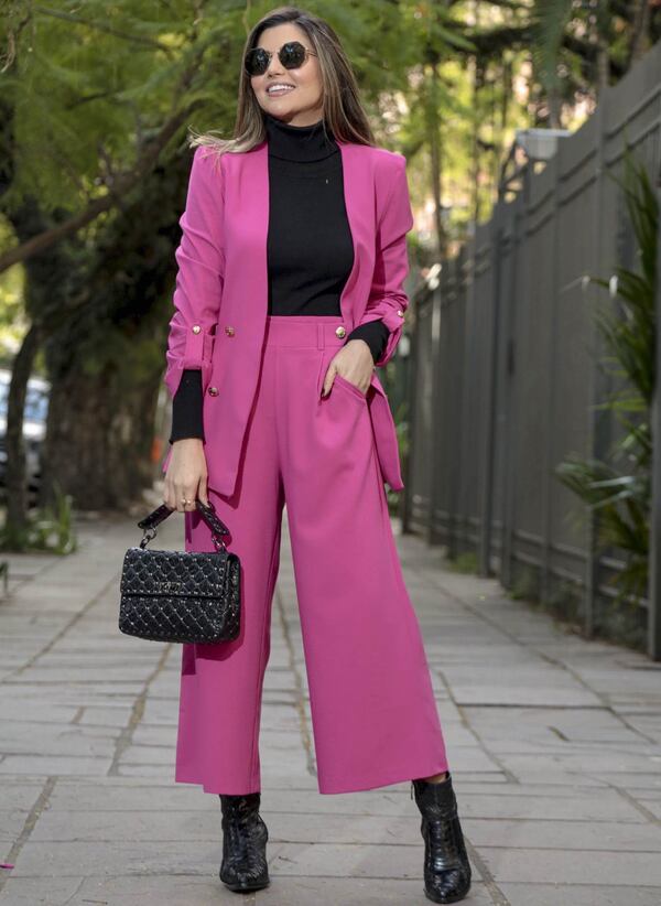 como investir em um look rosa chiclete, a cor de 2021