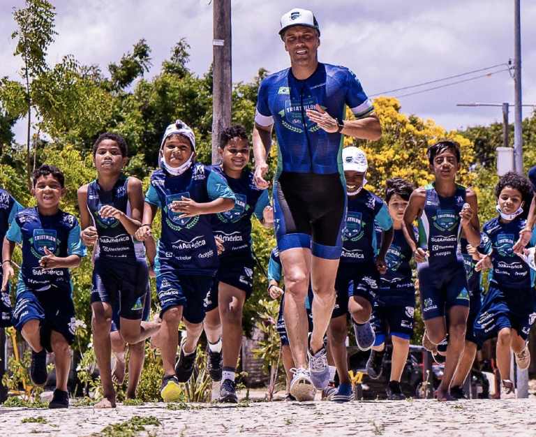 AÇO DO BEM Conheça a Escolinha de Triathlon Formando Campeões Pátio