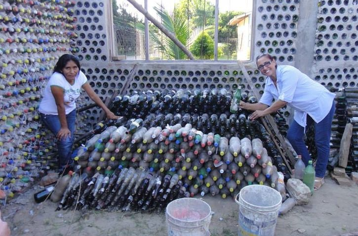 casas com material reciclado