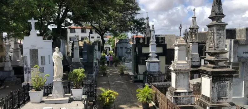 Fortaleza Necrópole: o passeio entre túmulos que revela o lado mais sombrio e fascinante da capital cearense
