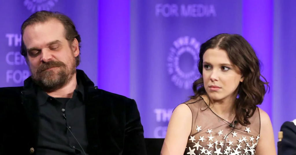 Millie Bobby Brown e David Harbour em entrevista