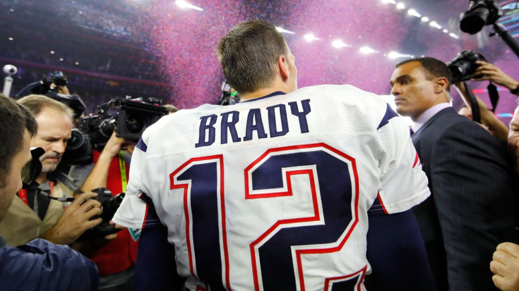 Tom Brady com a camisa nº 12 após o jogo do SuperBowl LI.