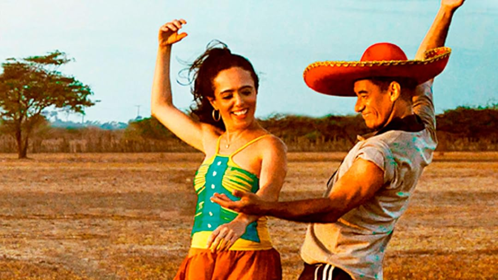 Siará+ cena do filme Os Pobres Diabos com Chuco Diaz e Silvia Buarque dançando